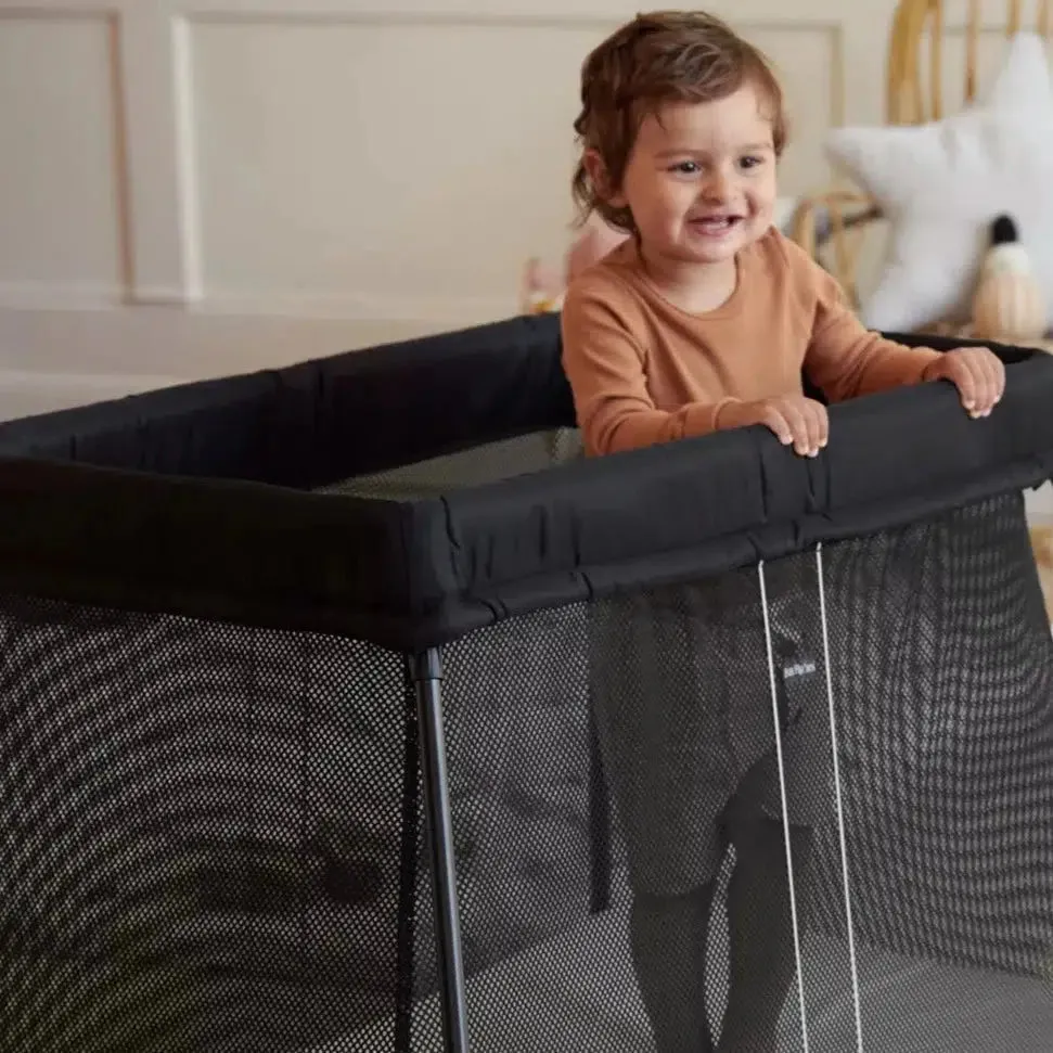 Baby Bjorn - Travel Crib Light - Black Mesh