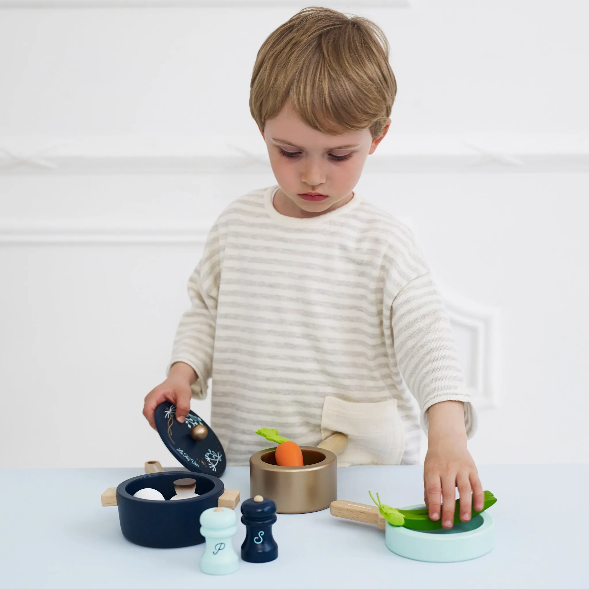 Le Toy Van Pots and Pans Set